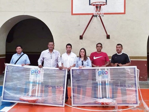 llevó a cabo la entrega de dos tableros de posiciones y 100 balones para la práctica del básquetbol a las ligas de dicha disciplina en el municipio.