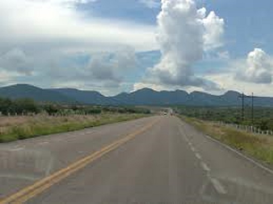 Accidente en la carretera estatal que conduce a la comunidad de Maravatio del Encinal.