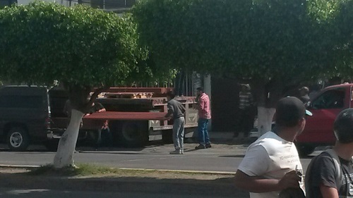 Entrega CNC tejas, panistas graban video tras presunto delito electoral.