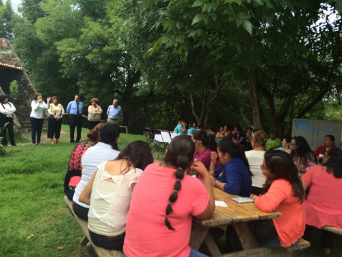 La candidata panista subrayó que las educadoras son esenciales para la formación de las siguientes generaciones de salvaterrenses