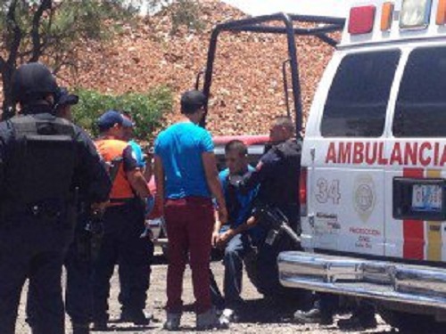 fue trasladado al Hospital General Regional de León debido a que la bala impactó en su traquea