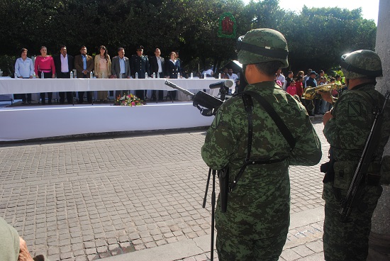 Este año se tuvo la participación especial del la banda de Guerra del Instituto Tecnológico de Celaya y de las fuerzas vivas del Ejercito Mexicano de la XVI zona militar perteneciente a Sarabia, quienes en bunkers blindados hicieron su aparición, este grupo fue uno de los más esperados y aplaudidos por los asistentes.