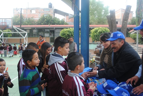 El primer edil se mostró muy satisfecho de estar presente y convivir con todos los pequeñines por lo que comentó que el gobierno que encabeza pondrá todo de su parte para seguir apoyando estos tipos de eventos ya que desde la niñez se van forjando los valores que los representaran en la vida adulta y los harán personas de bien dentro de nuestra sociedad.