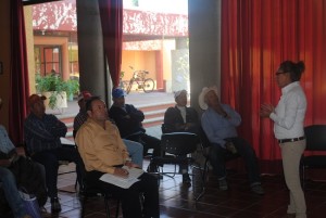 La conferencia fue impartida por la Ing. Juana Flores Martínez y el Ing. José Segundo González, pertenecientes al comité estatal de sanidad vegetal (CESAVEG). Cabe mencionar que en una visita de inspección realizada por personal de Desarrollo Rural se detectó que ya en varias parcelas del municipio se venía desarrollando este tipo de plaga, por lo que en lo inmediato se buscó la manera de informar a los campesinos  sobre el tema y así brindarles las herramientas y los conocimientos necesarios para poder combatir esta situación.