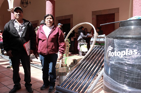 La titular de Desarrollo Social, Rocío Paredes, indicó que, los materiales serán entregados al domicilio de cada persona beneficiada, buscando darles una mayor comodidad a las familias. Este programa promueve el trabajo en conjunto entre sociedad y gobierno, ya que este último proporciona los recursos materiales y los beneficiarios ponen la mano de obra, logrando así mejorar la calidad de vida de los migrantes y sus familias.