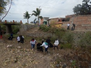 ALUMNOS DE DIFERENTES NIVELES EDUCATIVOS PARTICIPARON EN LA CAMPAÑA LIMPIEMOS TARIMORO
