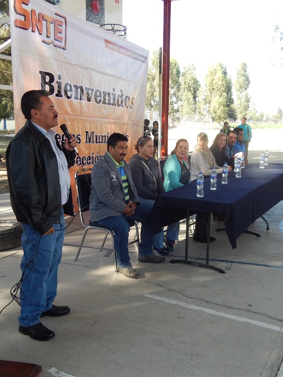 Con un magno evento suscitado como cada año y con gran participación de maestros de las diferentes instituciones educativas de Tarimoro, Salvatierra y Santiago Maravatio se llevaron a efecto las diferentes actividades deportivas las cuales se desarrollaron a la par en las sedes del Centro de Bachillerato Tecnólogo industrial y de servicios número 255 (CBTis) y las instalaciones de la Comisión Municipal del Deporte (COMUDE).