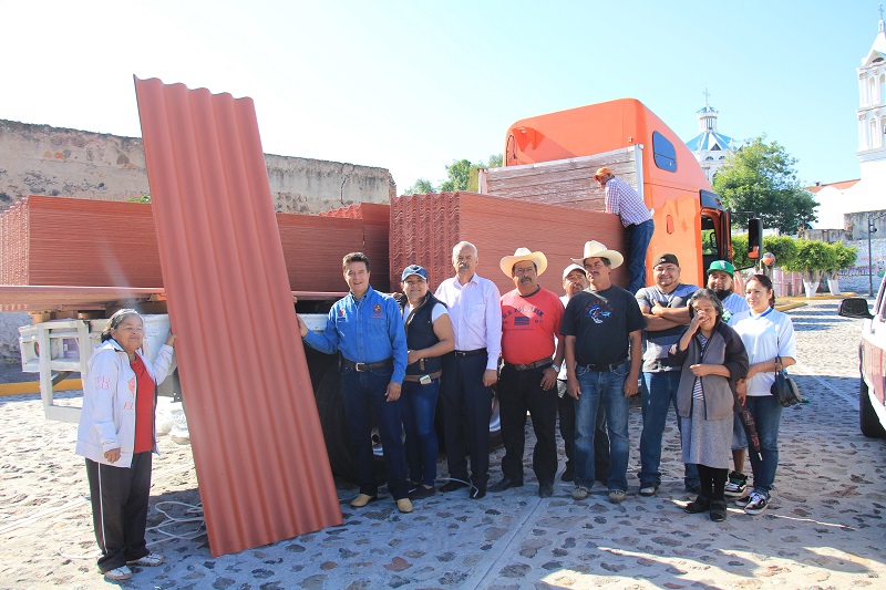 Favorecen a Salvaterrenses con láminas para mejorar su Hogar