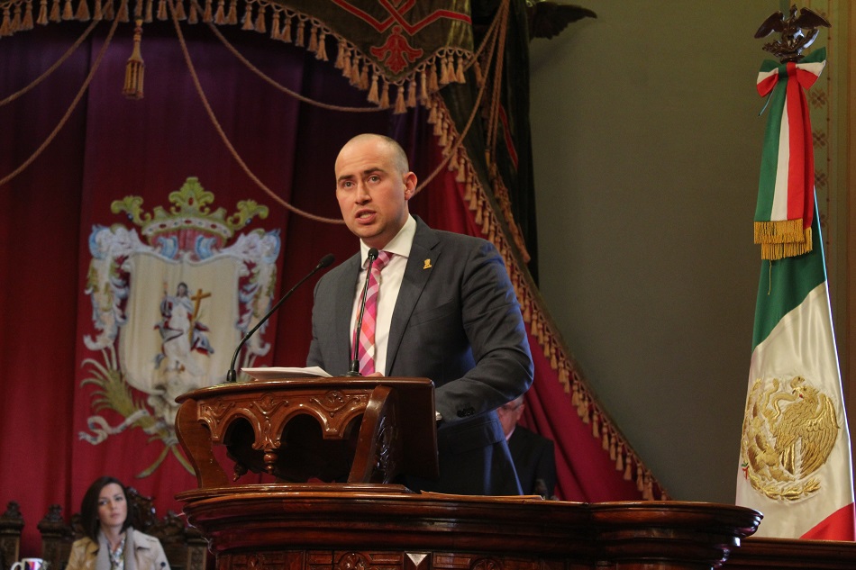 destacó que existe una amplia brecha de impunidad, es decir, entre los delitos que se denuncian y los que terminan con sentencia condenatoria. “Guanajuato se encuentra en el segundo lugar a nivel nacional en robo de ganado, 3° en homicidios, 4° en delitos patrimoniales, 4° en delitos sexuales, 4° en robo común y 4° en lesiones, según información oficial del Secretariado Ejecutivo del Sistema Nacional de Seguridad Pública de la Secretaria de Gobernación”.