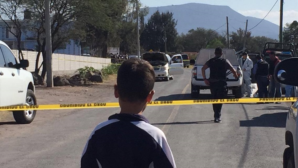 Los hechos ocurrieron a unos 250 metros después de las vías del ferrocarril donde se encontraba la camioneta Cadillac Escalade color blanco lugar donde arribaron elementos policiacos de diferentes corporaciones, Peritos y el Servicio Médico Forense, asi como el apoyo del H. cuerpo de Bomberos quienes sofocaron un pequeño incendio que se registro en el motor y radiador de la camioneta, al parecer ocasionado por la balacera. 