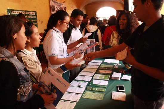 El evento tuvo la finalidad de que adolecentes del último año de secundaria y preparatoria, reflexionaran sobre la importancia que tienen que sigan estudiando y de que conocieran las escuelas y carrera que mayormente les interese