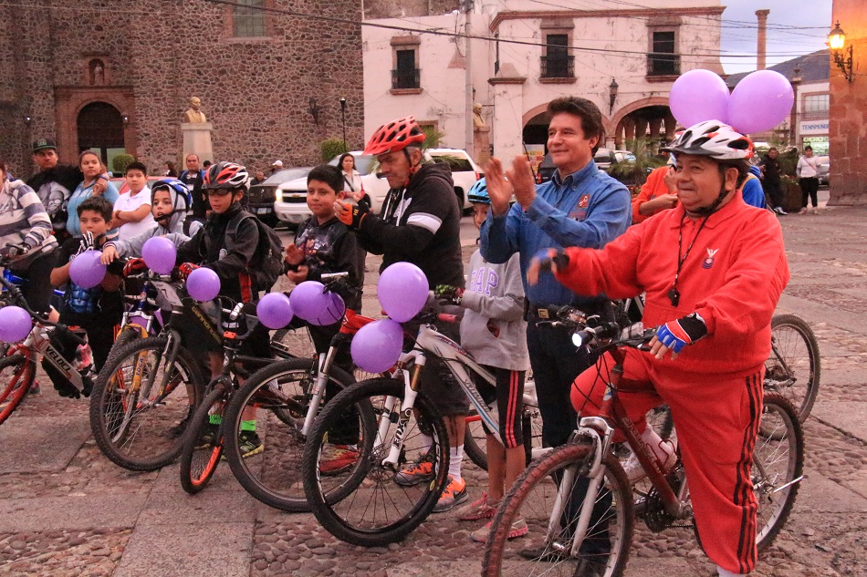 Celebran a lo grande a las mujeres salvaterrenses en su día