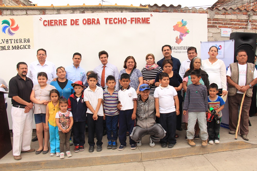 En la comunidad de San Pedro de los Naranjos, Velázquez Fernández y demás funcionarios inauguraron la obra pública de terminación de colocación de techo firme , en donde se pusieron 103 nuevas techumbres en hogares de las entidades de San Felipe, san Pablo pejo, Palo Blanco, Urireo, San Nicolás de los Agustinos, el Sabino, la Esquina, así como en las colonias Progreso, División del Norte, Molino de Ávila .Invirtiéndose 1 millón 989 mil pesos, en donde el gobierno municipal aporto 1 millón 299 mil pesos y el resto el estado a través de SEDESHU