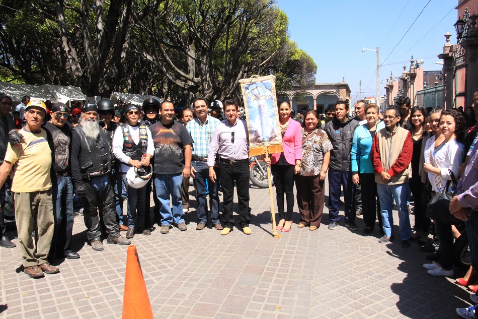 En el jardín principal de cabecera municipal, presidente José Herlindo Velázquez Fernández, en conjunto con funcionarios públicos y los organizadores del evento, dieron el banderazo de salida hacia la comunidad de la Quemada a los motociclistas provenientes de los estados de Guerrero, Jalisco Zacatecas, ciudad de México, Michoacán, Guanajuato y de la ciudad de Chicago.