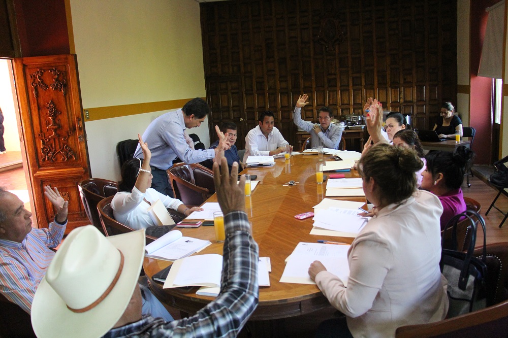 El ayuntamiento de Salvatierra aprobó por unanimidad un millón de pesos solicitado por el Sistema de Desarrollo Integral de la Familia (DIF) de la entidad para aplicarlos en el programa mi casa diferente hogar con valores, con lo cual se mejoraran hogares de más de 100 personas de escasos recursos.