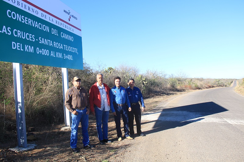 Se realizan acciones en mejora de carreteras de las comunidades