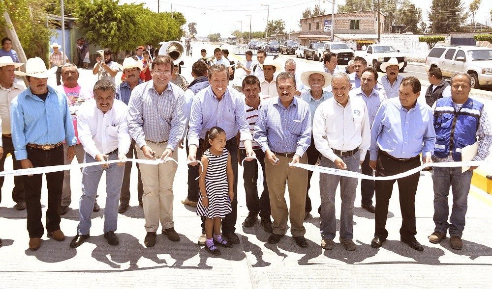 Esta obra beneficia a más de 12 mil 188 habitantes de la zona y junto con otras acciones mejorar sus opciones de desarrollo por medio de la conectividad.