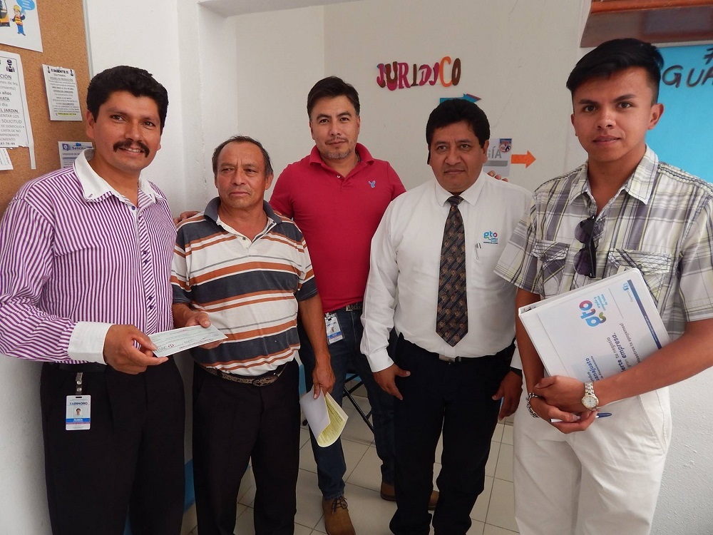 En esta ocasión se entregaron nueve cheques a igual número de personas, en la primera se entregaron siete cheques con un monto total de $ 107 mil 500 pesos