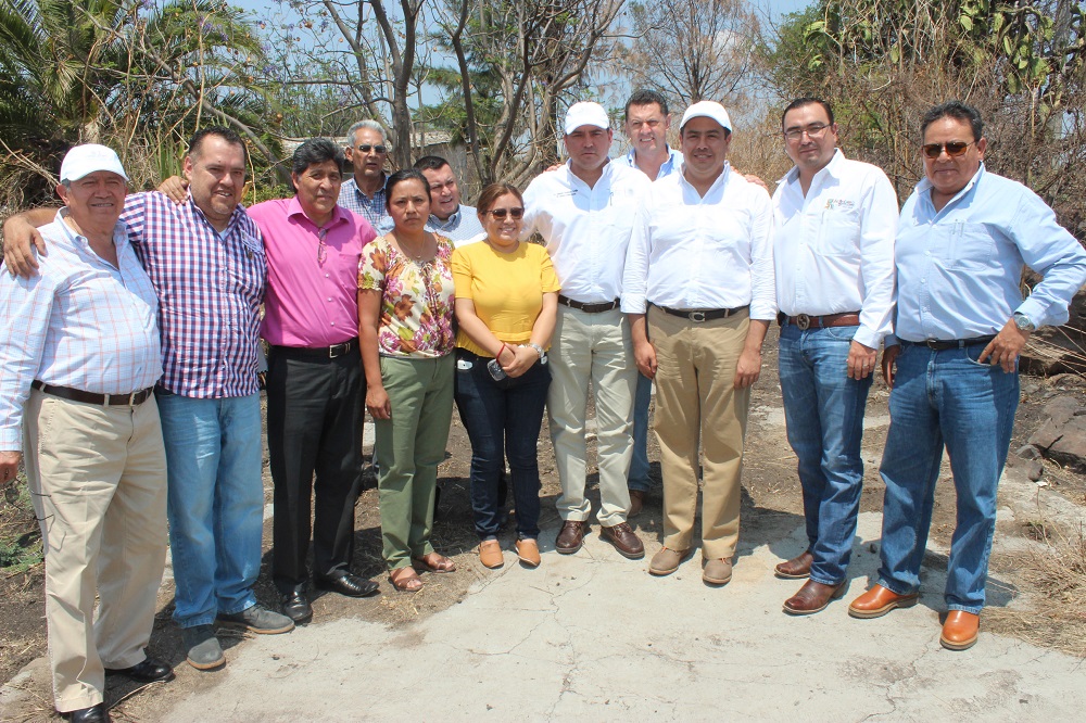 Agregó “estamos trabajando, logrando éxitos en la medida posible, cumpliendo poco a poco los compromisos que hemos adquirido con la ciudadanía, y esto es gracias al trabajo compartido entre sociedad y gobierno, pues solamente juntos es posible, por el bien de Acámbaro”
