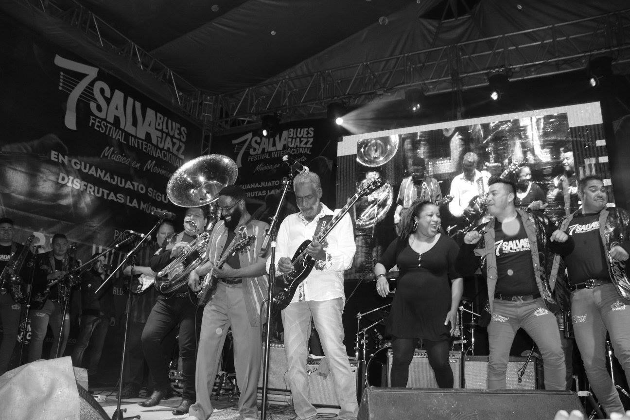 Las leyendas del Blues y del Jazz Kinsey Report, Grace Thomas y Vino Louden, interpretaron un par de melodías en compañía de la Banda Real de Fernando el Colorín Jiménez.