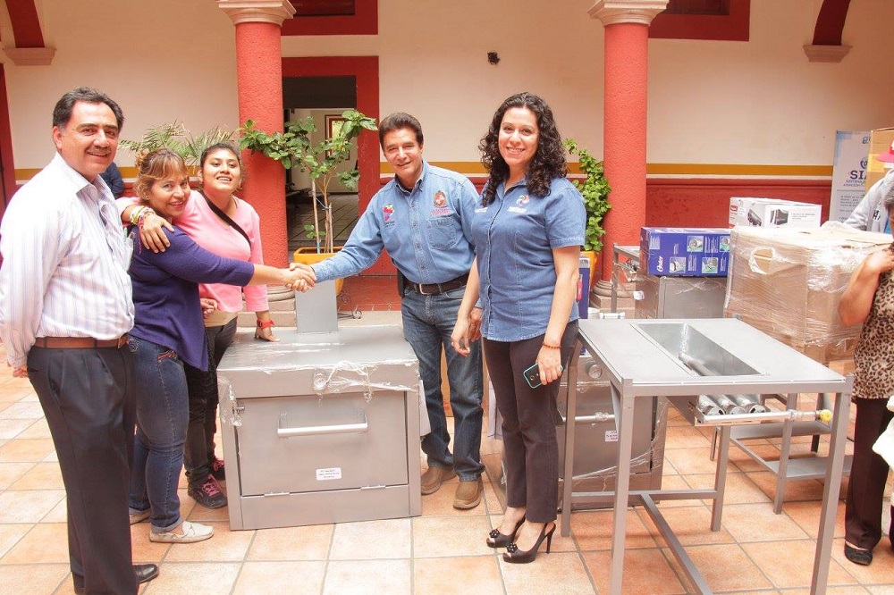 Por su parte, Velázquez Fernández, señaló, que las mujeres juegan un papel muy importante en la sociedad y en la economía familiar.
