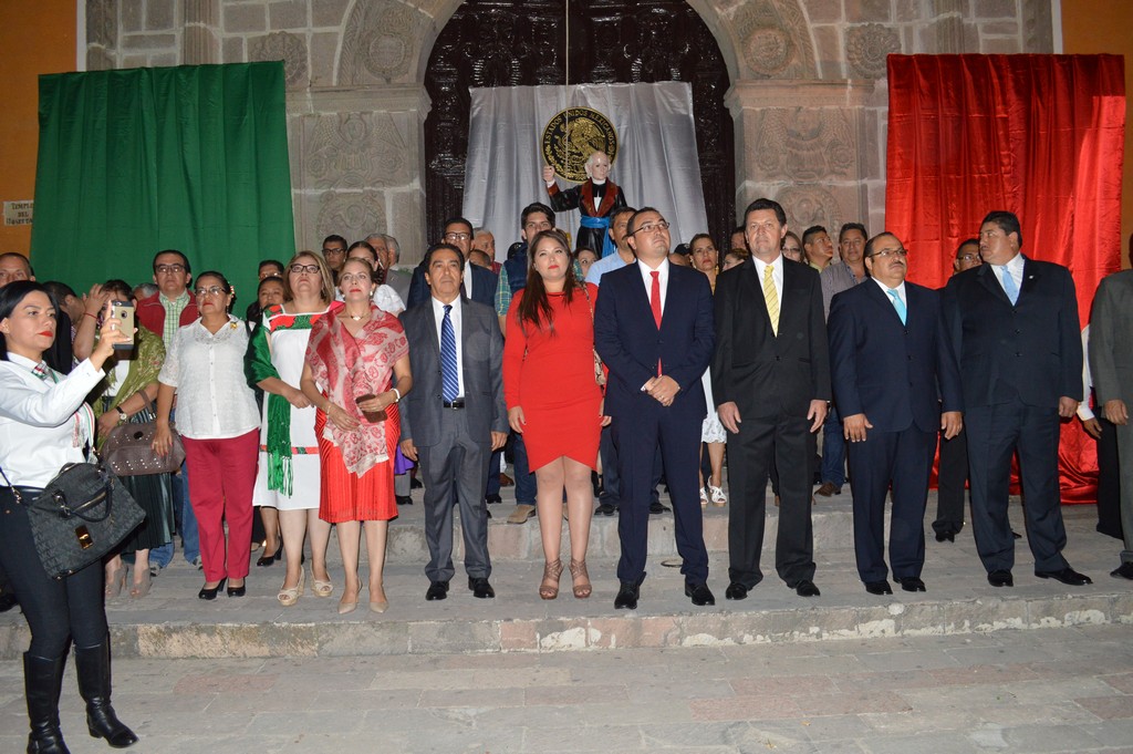 Durante la emotiva ceremonia, el Presidente Municipal, hizo tañer la Campana de Dolores, vitoreando así a los héroes mexicanos exclamando: ¡Mexicanos vivan los héroes que nos dieron patria y libertad!, ¡Viva Hidalgo!, ¡Viva Morelos!, ¡Viva Josefa Ortiz de Domínguez!, ¡Viva Allende!, ¡Viva nuestra Independencia!, ¡Viva Agua Dulce!; y concluyó con el tradicional: ¡Viva México!, ¡Viva México!, ¡Viva México!