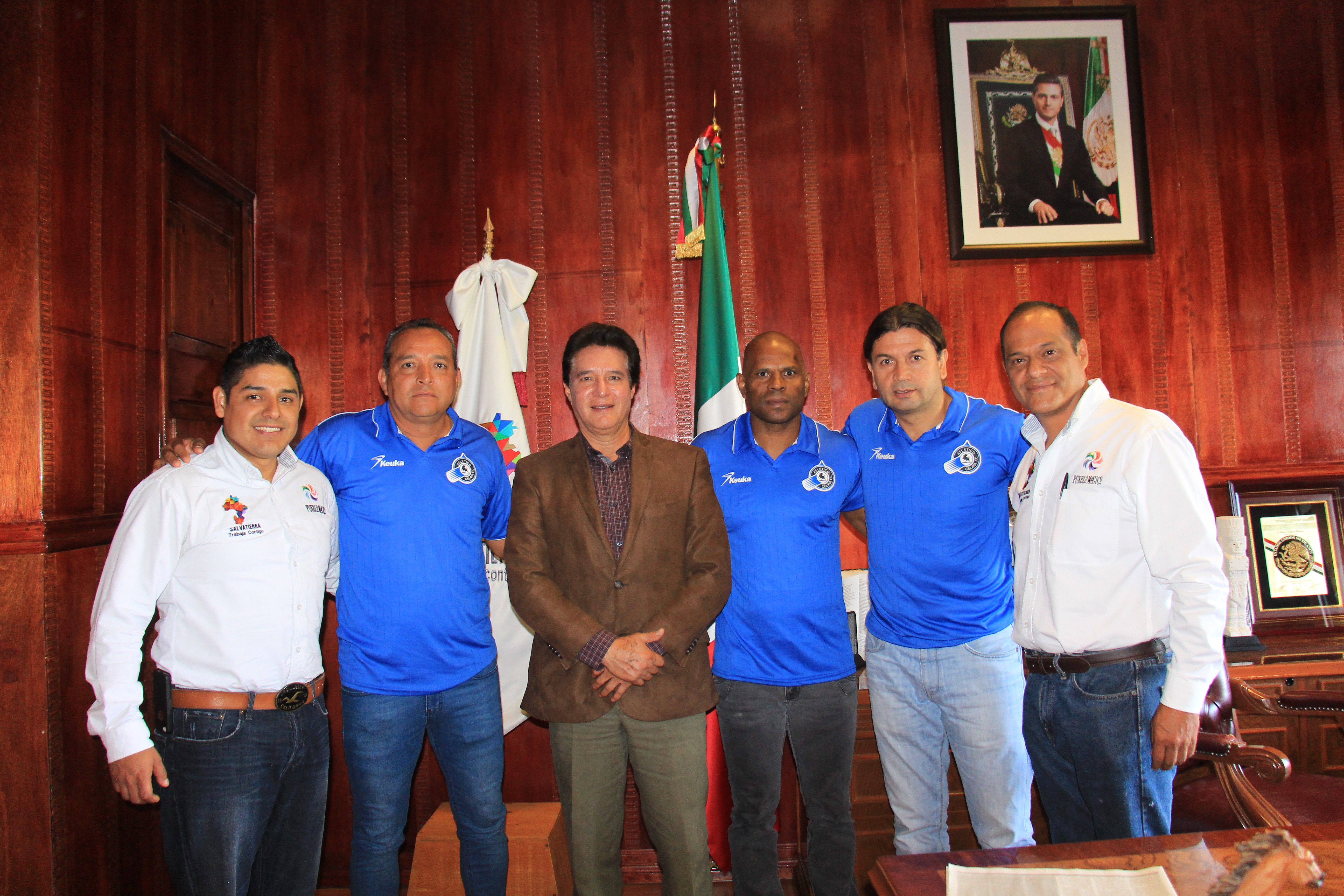 En la reunión, Velázquez Fernández, indicó que por su cuenta correrá con la inscripción de 100 niños que se inscriban al centro formativo ya que con ello busca motivar a los menores de edad a practicar dicho deporte y alejarlos del ocio