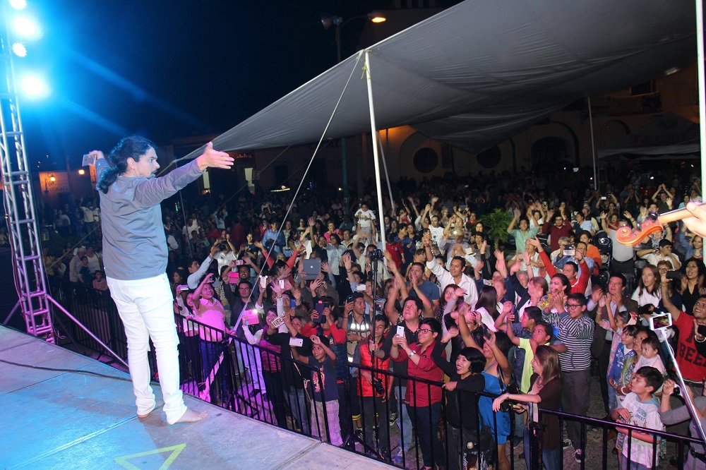 se presentó el reconocido guitarrista internacional, Paco Rentería