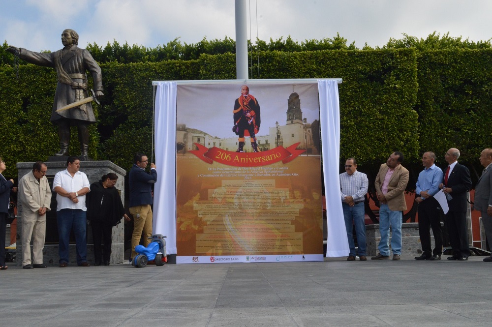 Develan Bando Solemne de las festividades de Octubre en Acámbaro.