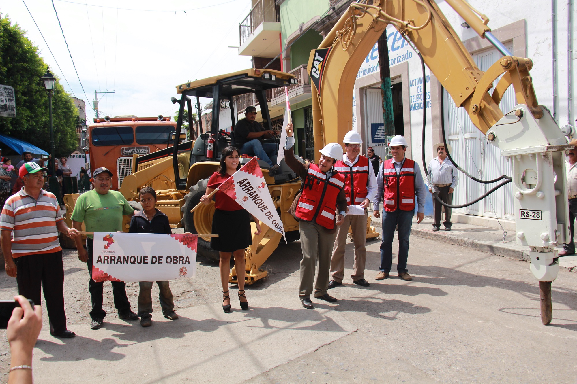 Velázquez Fernández, mencionó que esta obra pública es un compromiso más cumplido con la ciudadanía, ya que esto ayudara a dará una mejor imagen urbana al Sabino así como a mejorar la calidad de vida.