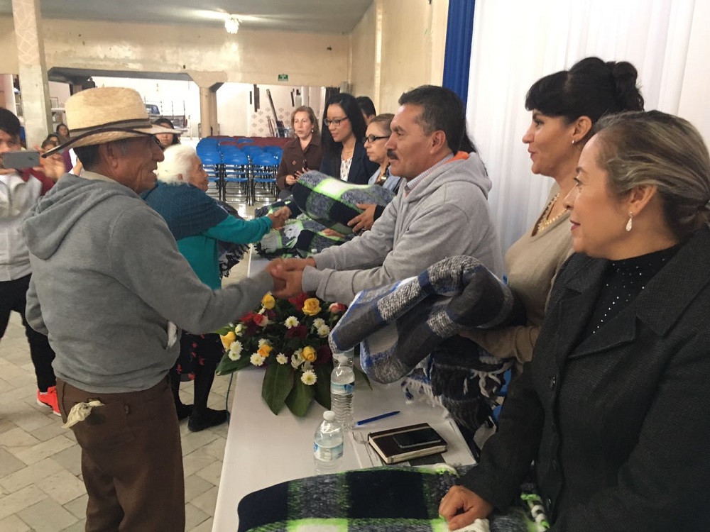 En su mensaje el alcalde mencionó que estos apoyos deben de ser para quienes lo requieren