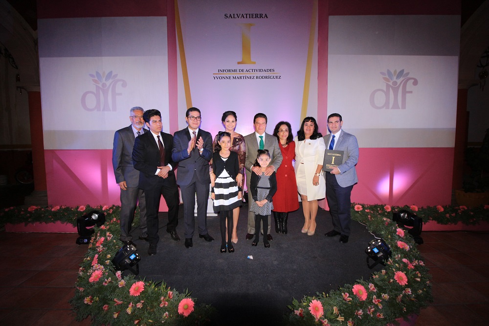 El evento se llevo a cabo en el patio de presidencia municipal