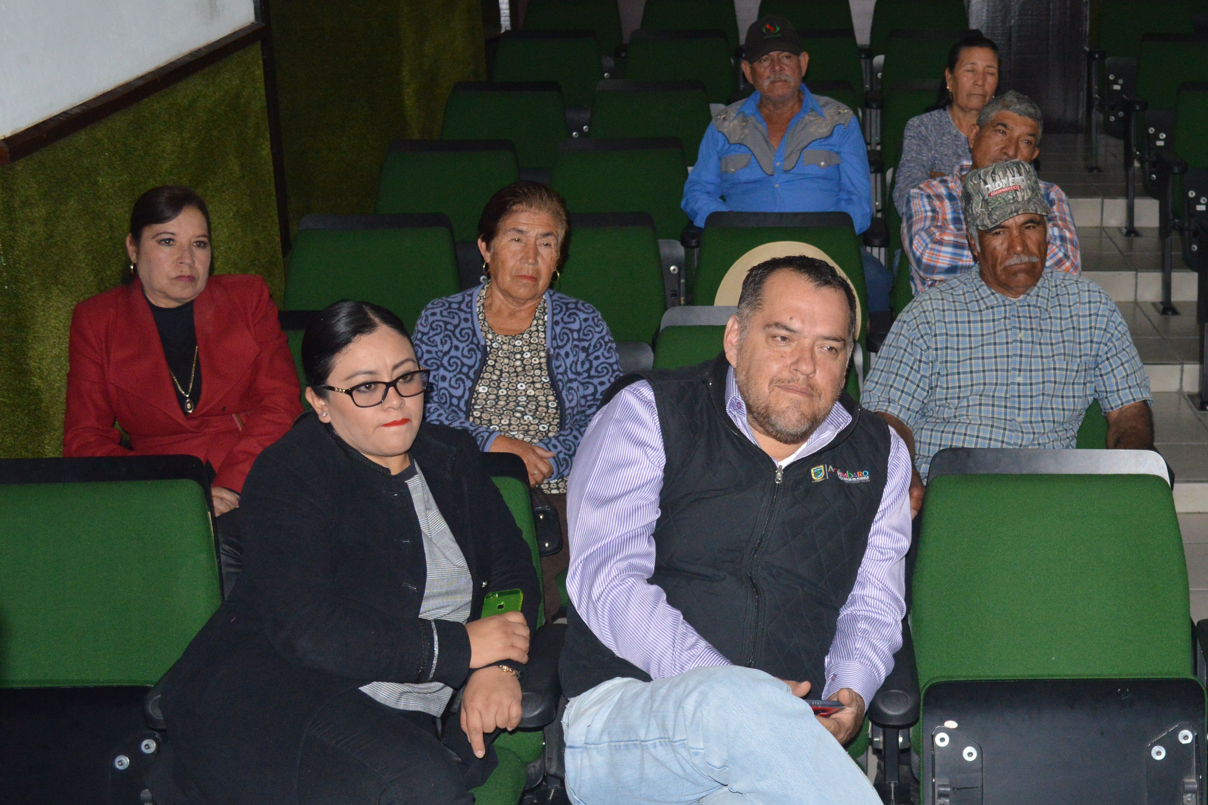 En respuesta a la inquietud de los asistentes respecto a que la información de los beneficios y programas no llegan a toda la gente de las comunidades, el Regidor Humberto Molina Herrera comento que, se espera que el próximo año ya se cuenten con promotores de Desarrollo Rural en cada uno de los polos de desarrollo que ayuden a los Delegados a multiplicar la información.