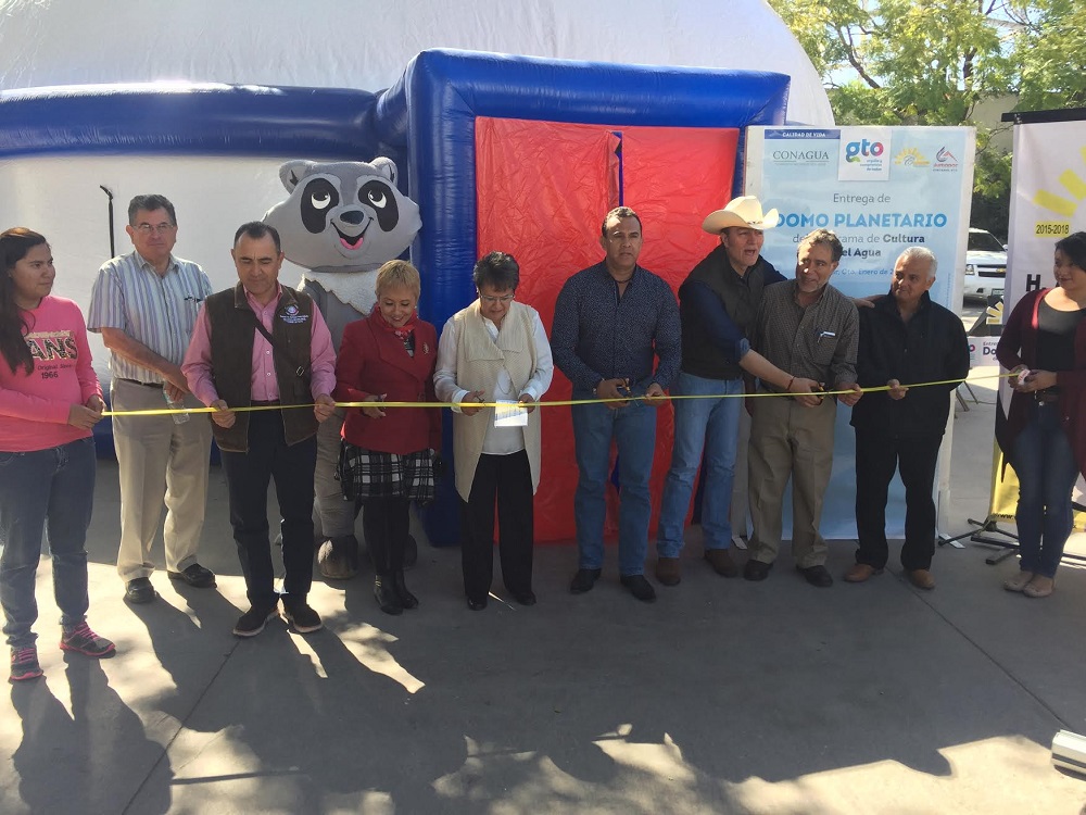 El alcalde Hugo Estefanía anunció que se bajaron 22 millones de pesos que se aplicarán en obras de urbanización, durante la inauguración del Domo Planetario para dar pláticas sobre la cultura del agua.