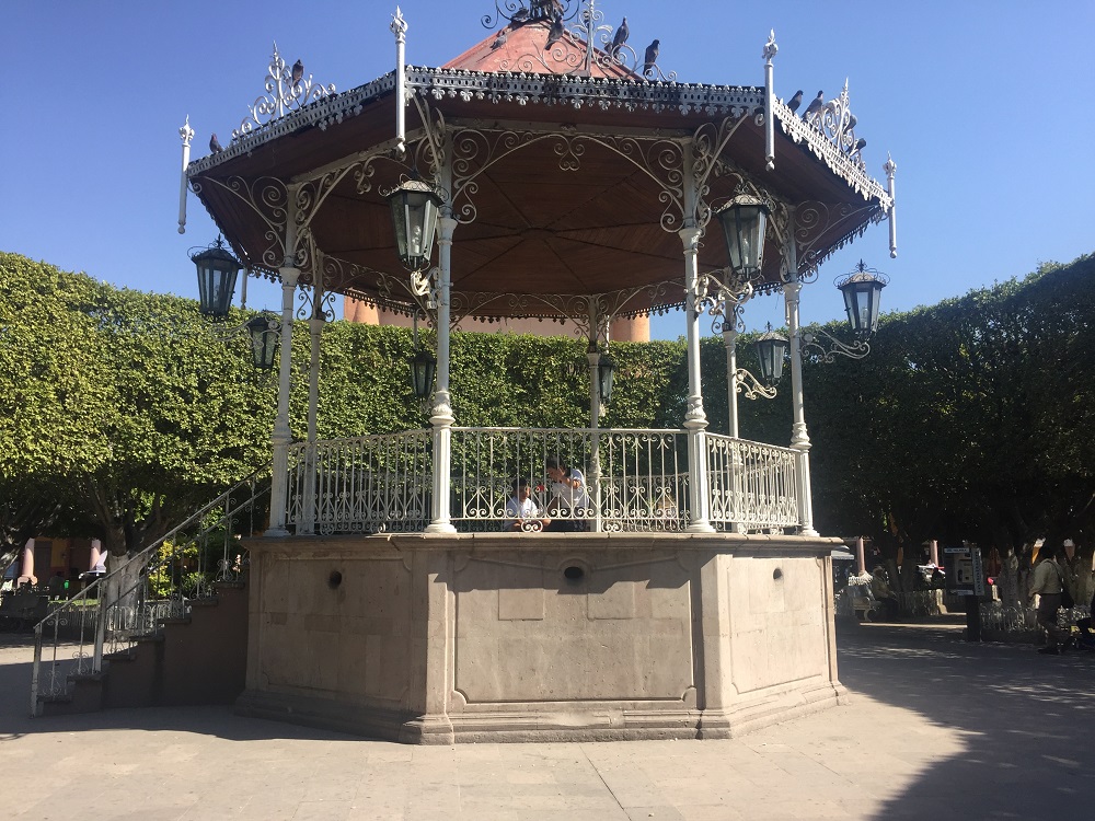 Las luminarias que están al rededor del kiosko que donó Porfirio Díaz, contarán con lámparas LED ahorradoras, al igual que las farolas de todo el jardín principal.
