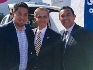  Después de una reunión por más de una hora, Miguel Angel Mancera fue despedido por el alcalde Hugo Estefanía y el secretario Particular, Emmanuel Reyes