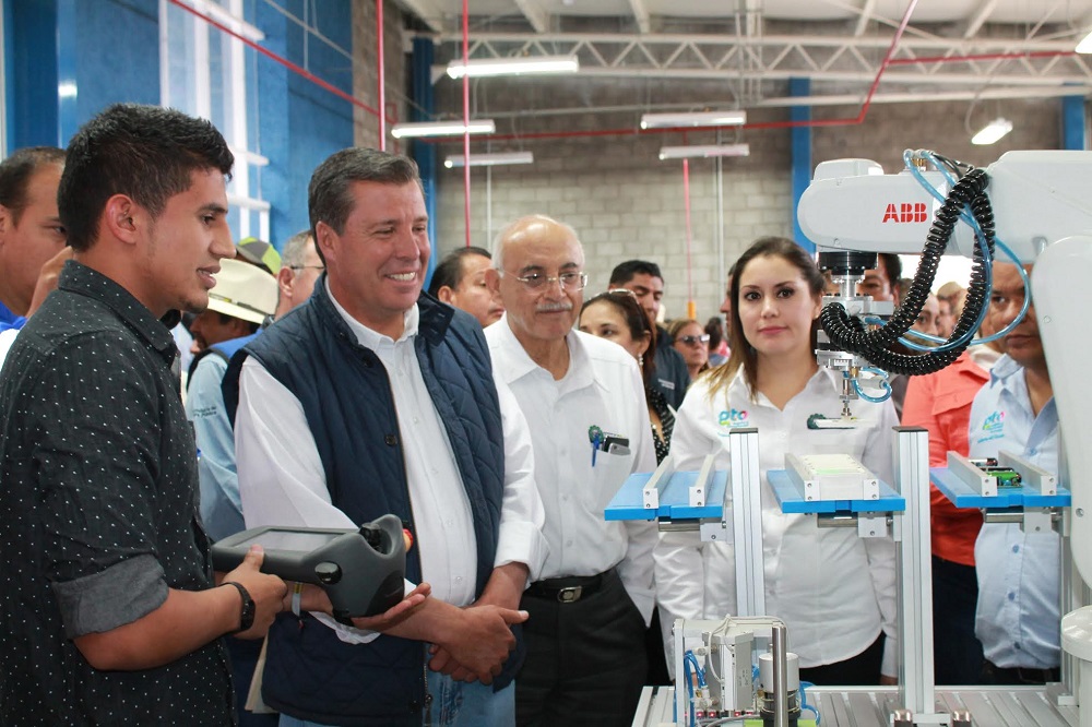 Alejandrina resaltó los logros académicos de la institución como el 4to. lugar nacional en Innovación con el proyecto de fertilización orgánica GREENLIFE