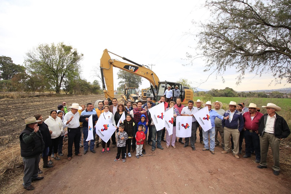 Velázquez Fernández, precisó que esta obra pública no sólo favorecerá a los habitantes de dichas comunidades sino a toda la región