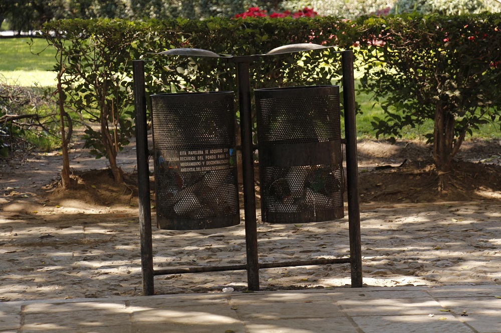 estas. José Manuel Abonce, titular de dicha dirección mencionó, que las papeleras no estaban cumpliendo con su finalidad