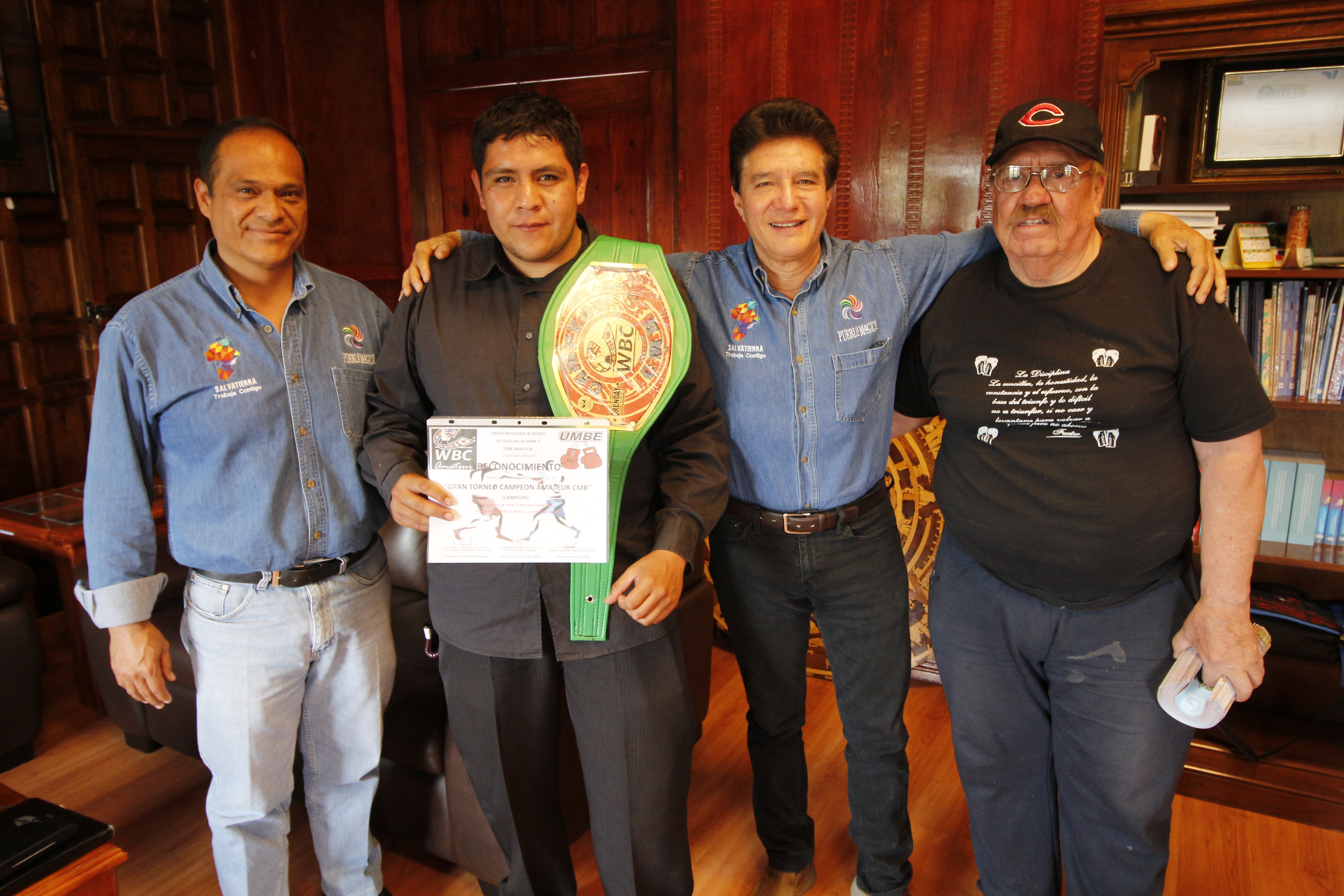 El presidente municipal, José Herlindo Velázquez Fernández , le ayudará con la tramitación de visa y pasaporte