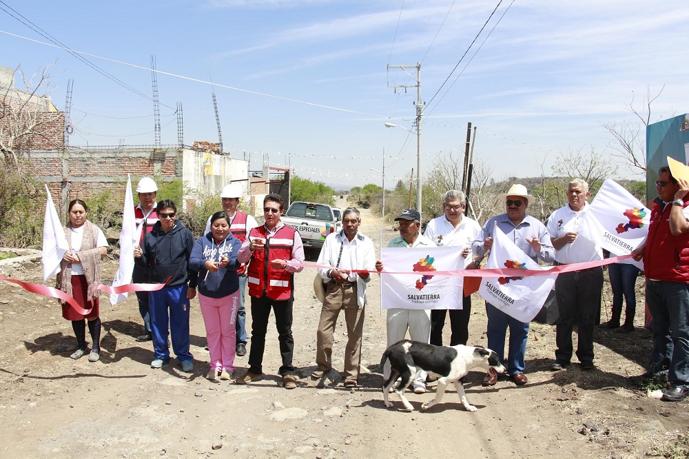 Posteriormente en el barrio de los García, de la comunidad de Urireo, se inauguró, la creación del área de distribución de la red de energía eléctrica