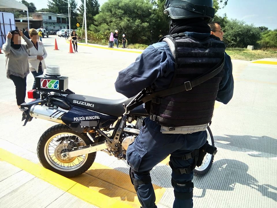 Lo anterior luego de que este miércoles, nuevamente se llevó a cabo el operativo Trueno en donde autoridades estatales y federales revisan tanto el armamento y la licencia colectiva de uso del mismo, como las pertenencias de los efectivos policiales como sus mochilas y teléfonos celulares.