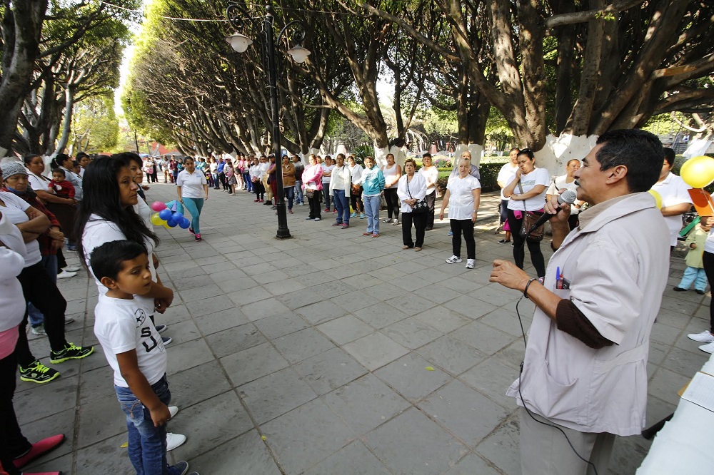 , Melquiades Gaytán, mencionó a los presentes que actualmente en Salvatierra y en todo el país existe un serio problema de habitantes con obesidad