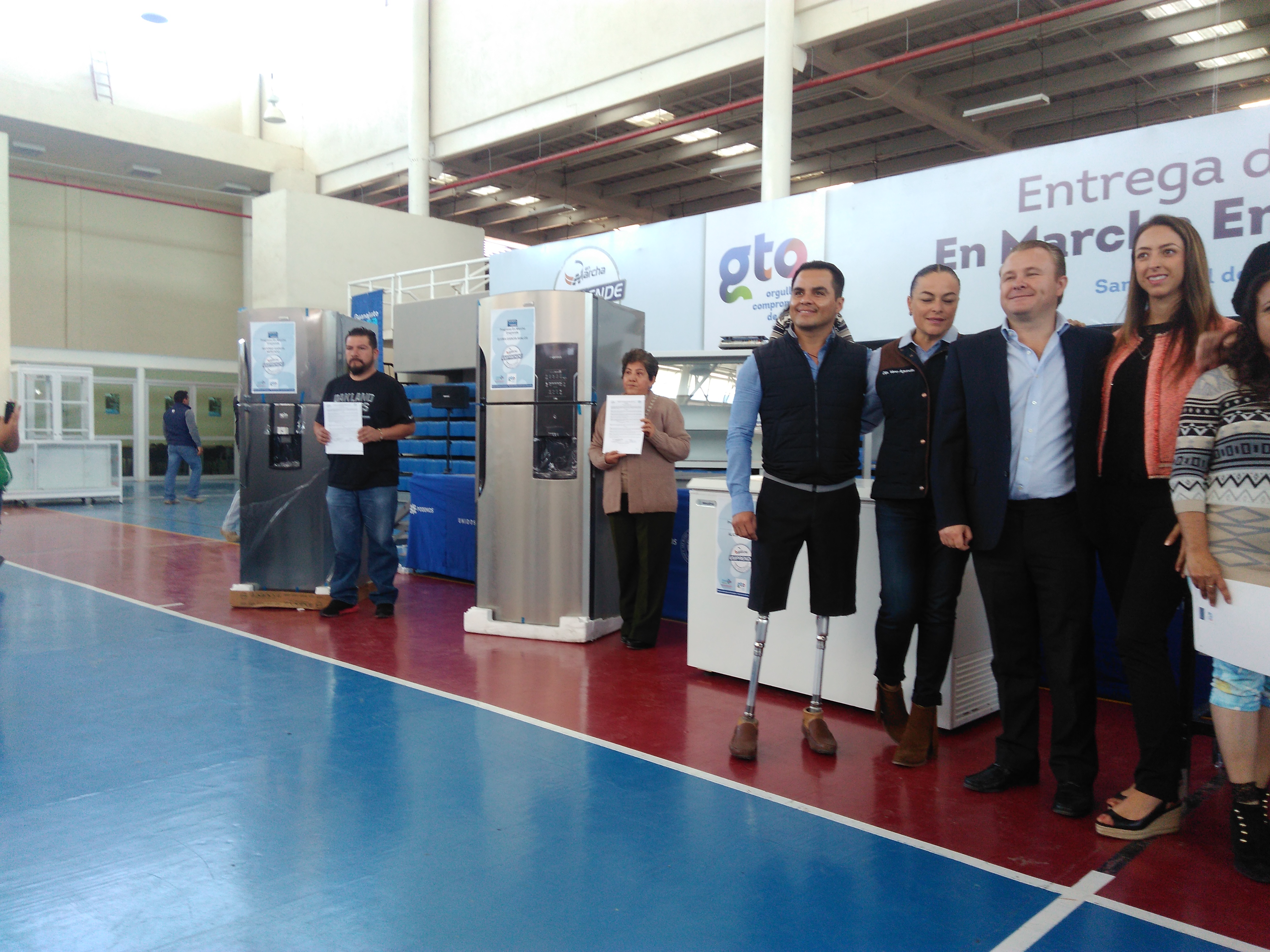 En su mensaje el mandatario estatal dijo que San Miguel ha sido uno de los municipios más favorecidos con estos apoyos, y que en la que va de estos cuatro años se han invertido 93 millones de pesos en esta ciudad para apoyo de los pequeños y medianos empresarios quienes son lo que mayor número de empleos general en Guanajuato.