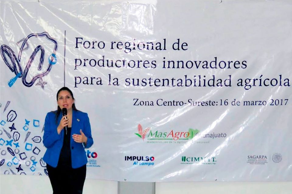 Al dar la bienvenida a los productores, la directora del ITESS, Alejandrina Lanuza Hernández, resaltó la importancia de innovar en técnicas productivas para hacer del campo guanajuatense más competitivo económicamente y sustentable en el plano ambiental.