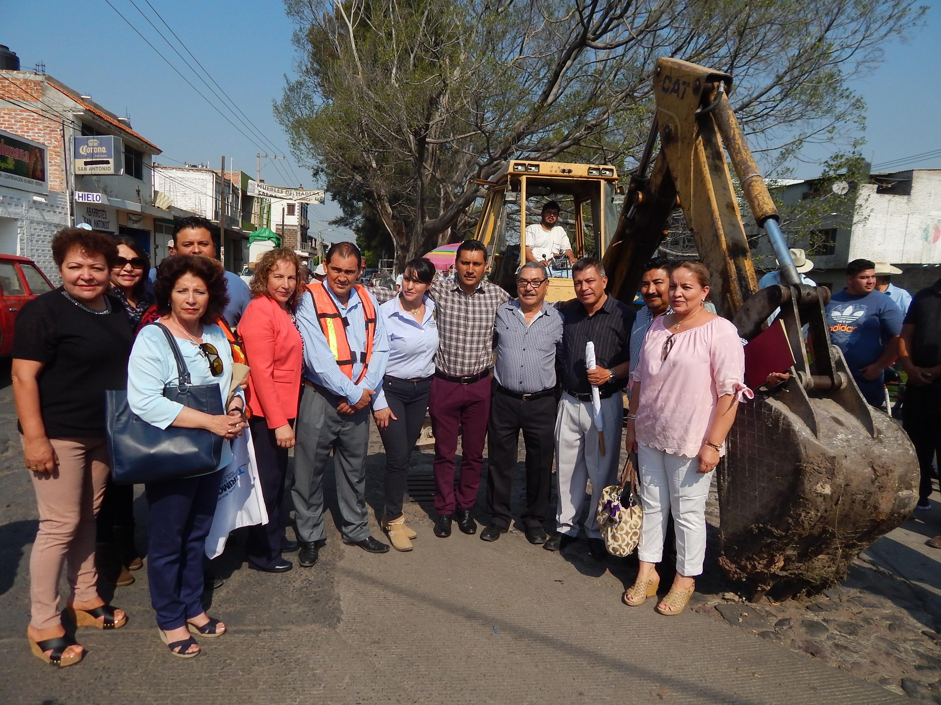 En su intervención el presidente, resaltó la importancia que tiene esta obra ya que es de gran impacto social para los tarimorenses por ser paso obligado para acceder a varias comunidades y a la carretera federal 57, además de traer gran beneficio para los habitantes de La Moncada por ser la arteria principal de la comunidad en la cual se encuentran ubicados la mayor parte de los comercios formales, así como para la cabecera municipal.