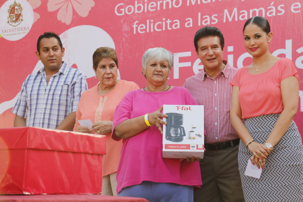 Además el mandatario recordó que esta fecha se celebra en el país desde 1922 esto a petición del periodista y fundador del periódico Excélsior Rafael Alducin.