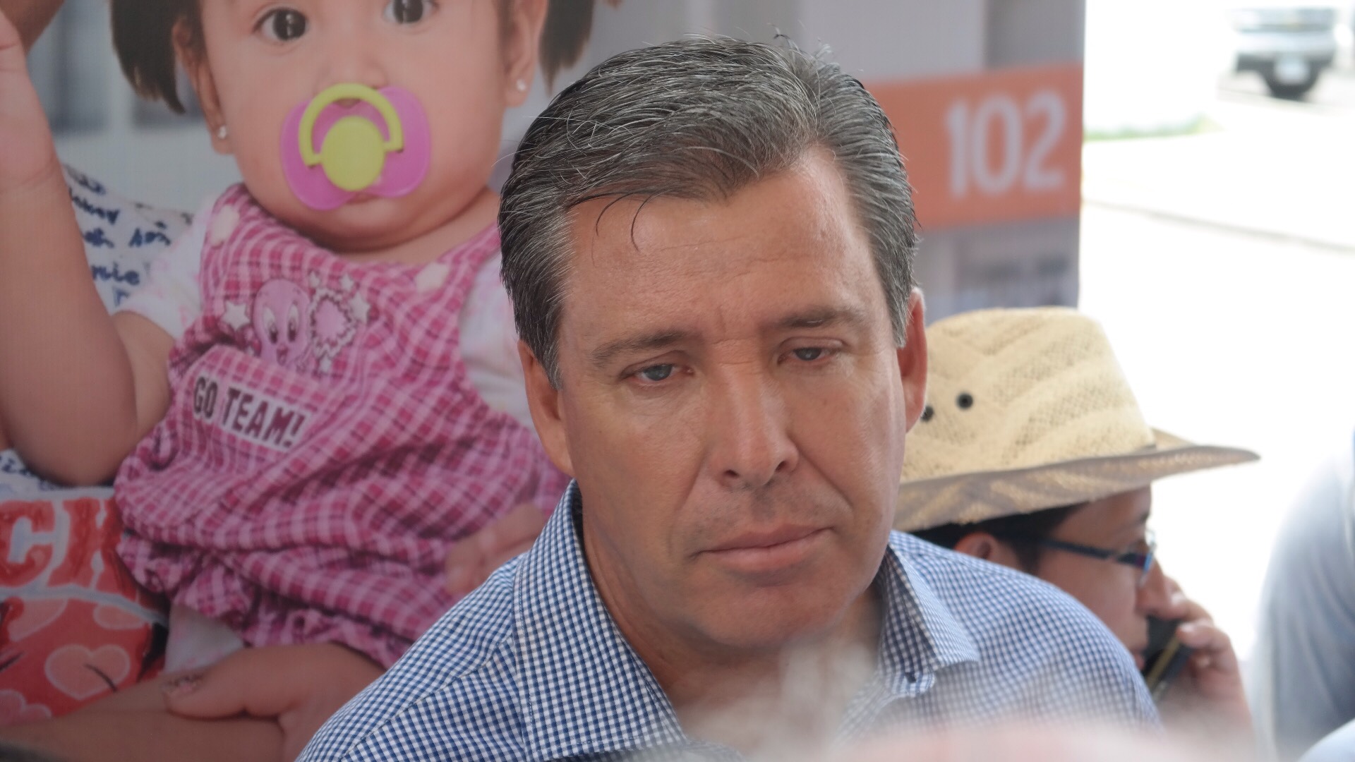 El ejecutivo del estado evitó responder si apoyaría a Romero Hicks de ser él quien abandere a Acción Nacional en la próxima contienda, lo que sí asintió fue que hay posibilidades de que nuevamente el presidente de la república pueda ser guanajuatense.