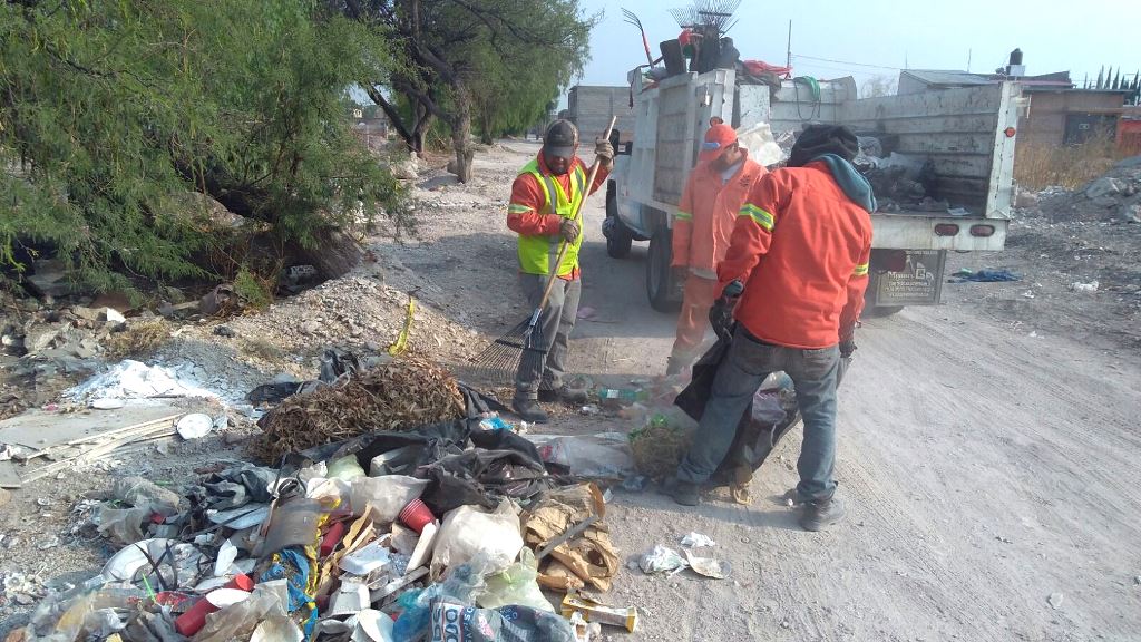 Las zonas identificadas con tiraderos clandestinos, son la colonia Geovillas y en el camino a Crespo entre las calles Monte tauro y el Eje Juan Pablo II, así como bolsas con basura abandonadas en el Barrio de San Miguel, tanto en el atrio del templo, como en la calle Diego Rivera, en el Barrio de San Juan y la avenida Paseo de los Naranjos en la colonia Los Naranjos.
