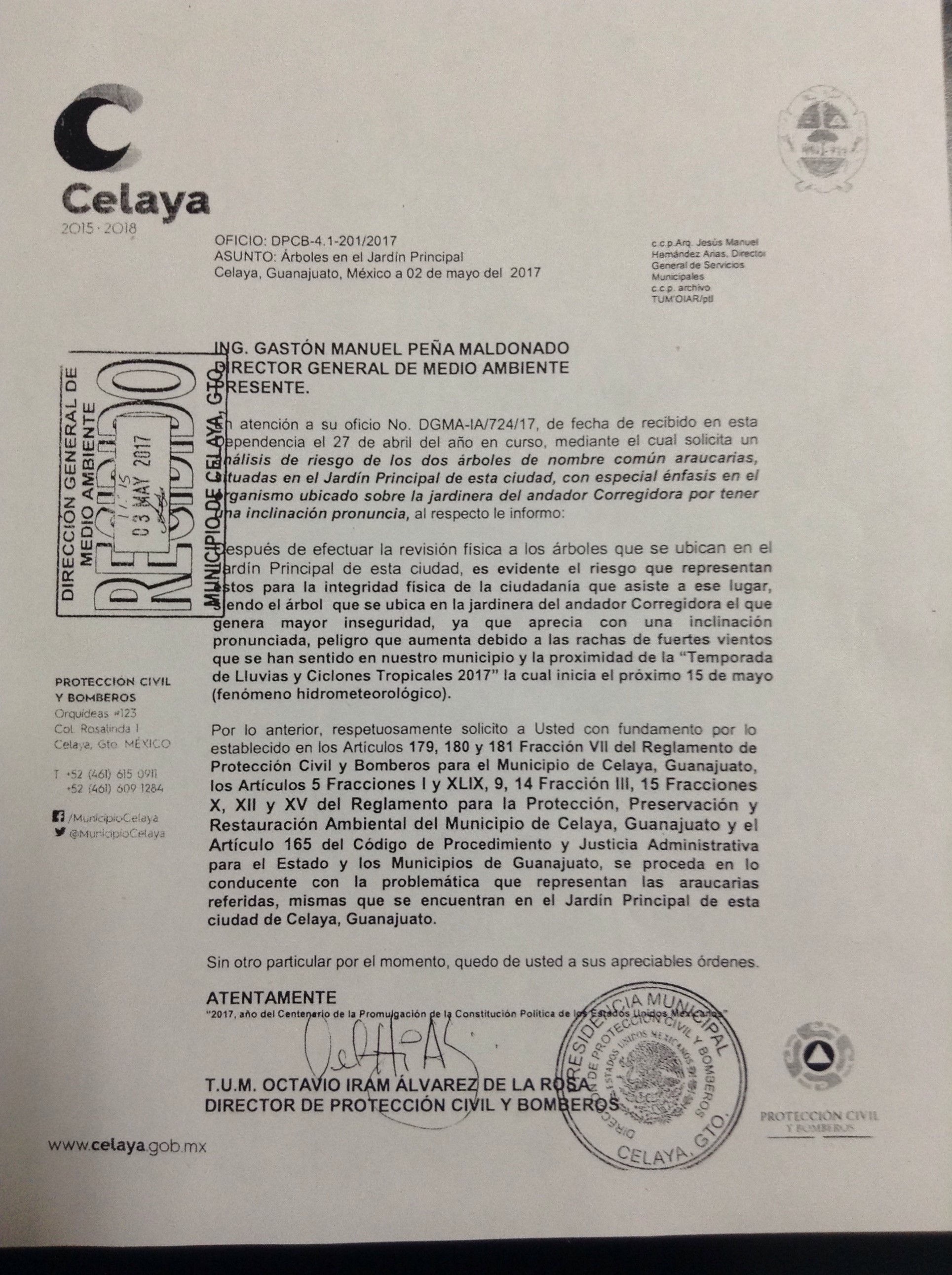 El documento del que Guanajuato Sur Noticias tiene una copia, dice textual que "es evidente el riesgo que representan para la integridad física de la ciudadanía que asiste a ese lugar (...) ya que se aprecia con una inclinación pronunciada, peligro que aumenta debido a las rachas de fuertes vientos que se han sentido en nuestro municipio y la proximidad de la 'temporada de lluvias y ciclones tropicales 2017'".